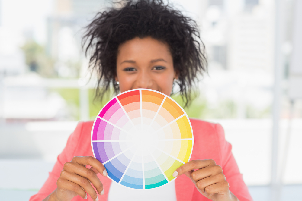 WEB DESIGENER HOLDING A COLOR PALLETE